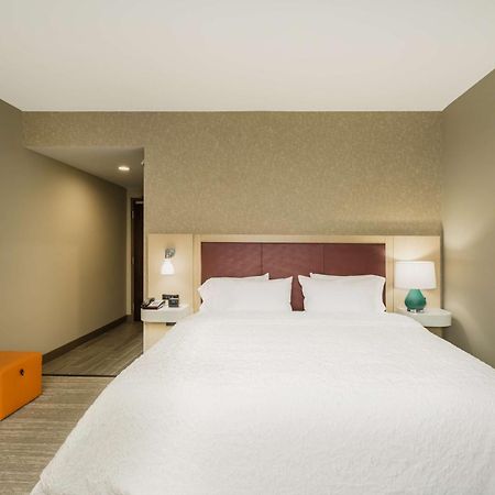 Hampton Inn Newport Eksteriør bilde