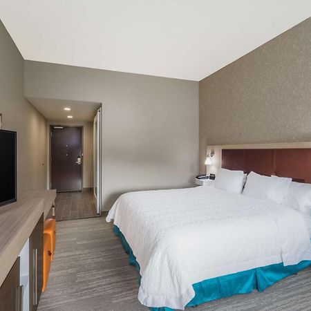 Hampton Inn Newport Eksteriør bilde