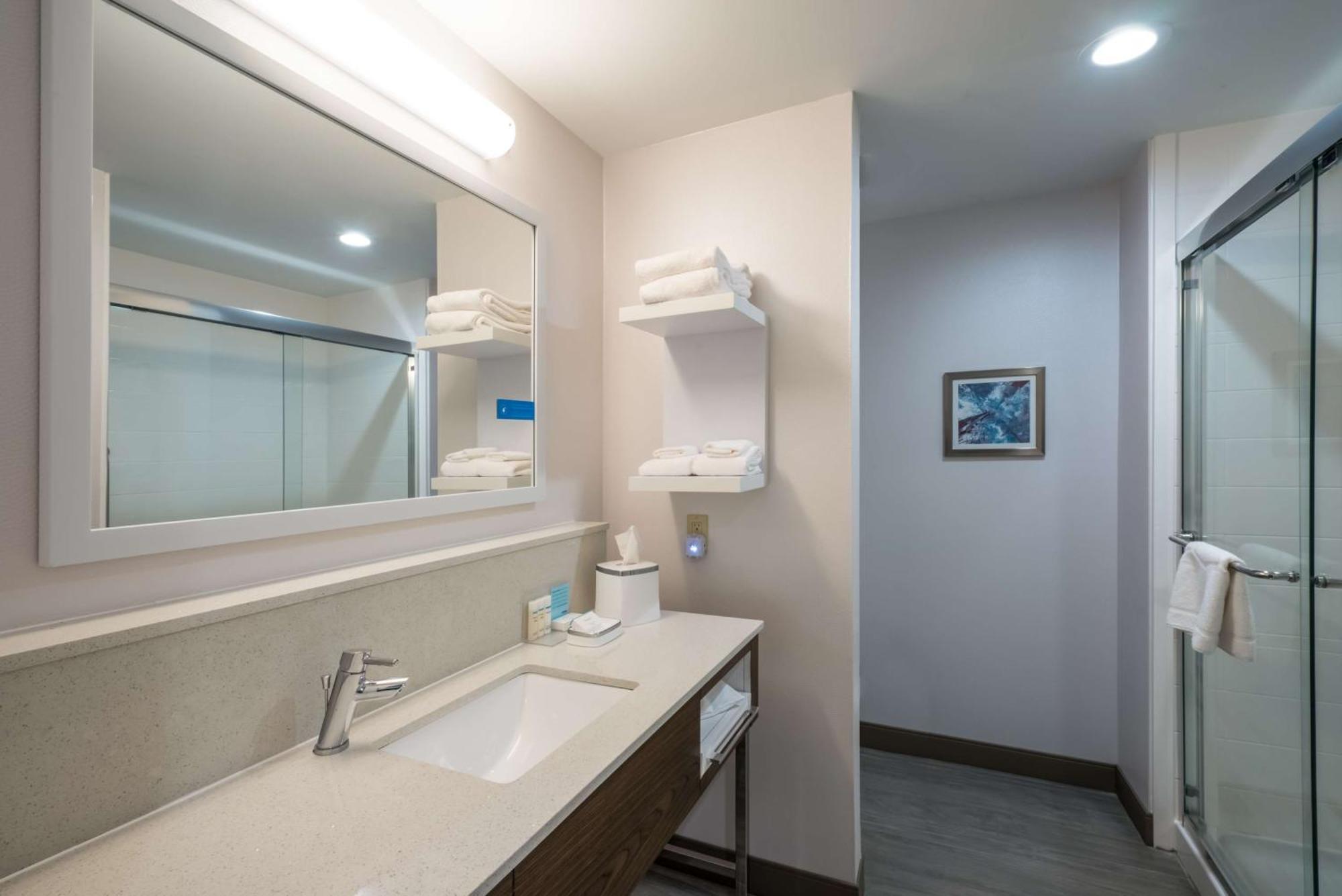 Hampton Inn Newport Eksteriør bilde