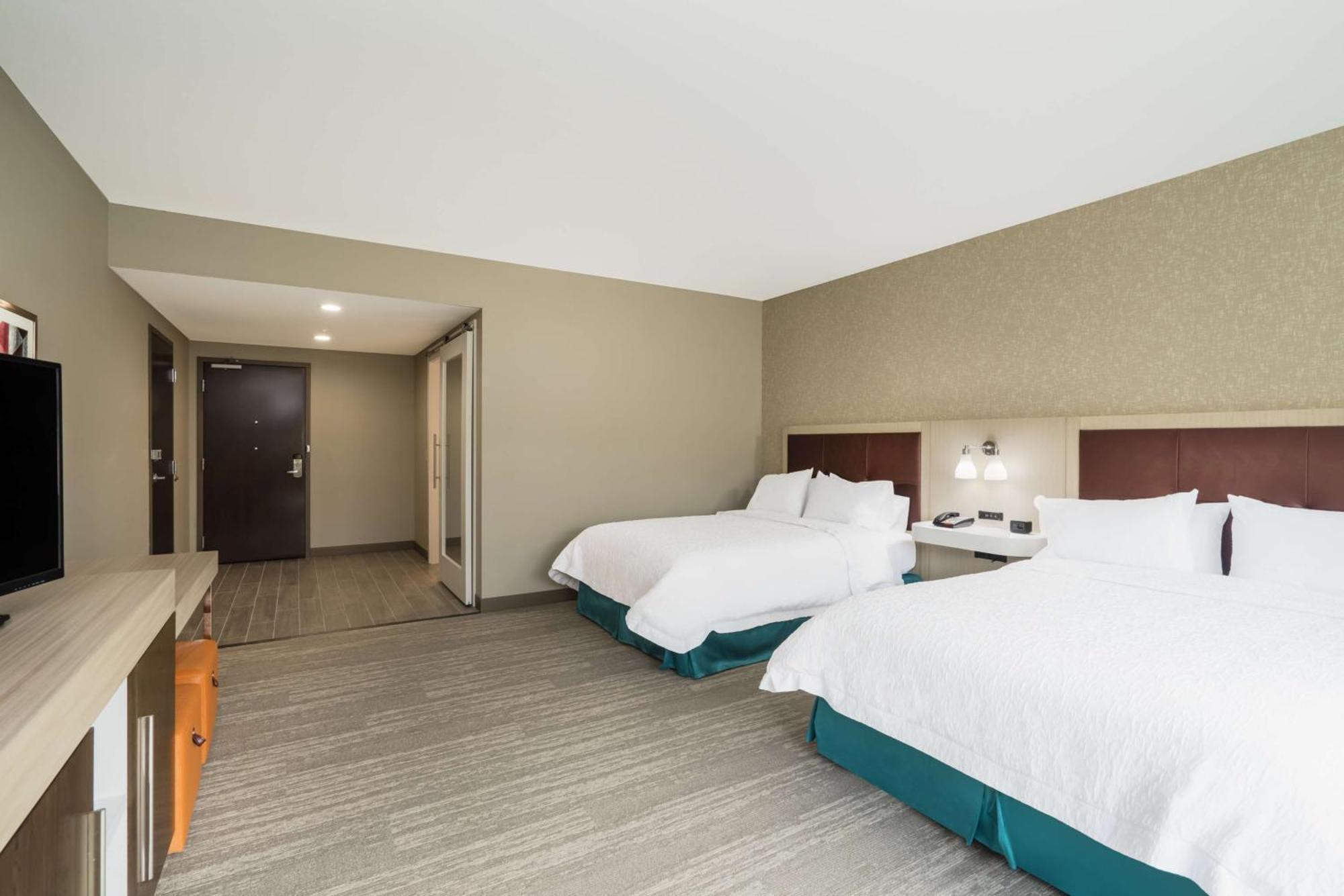 Hampton Inn Newport Eksteriør bilde