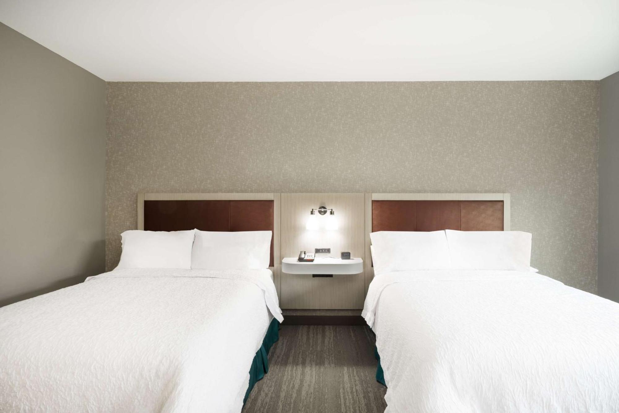 Hampton Inn Newport Eksteriør bilde