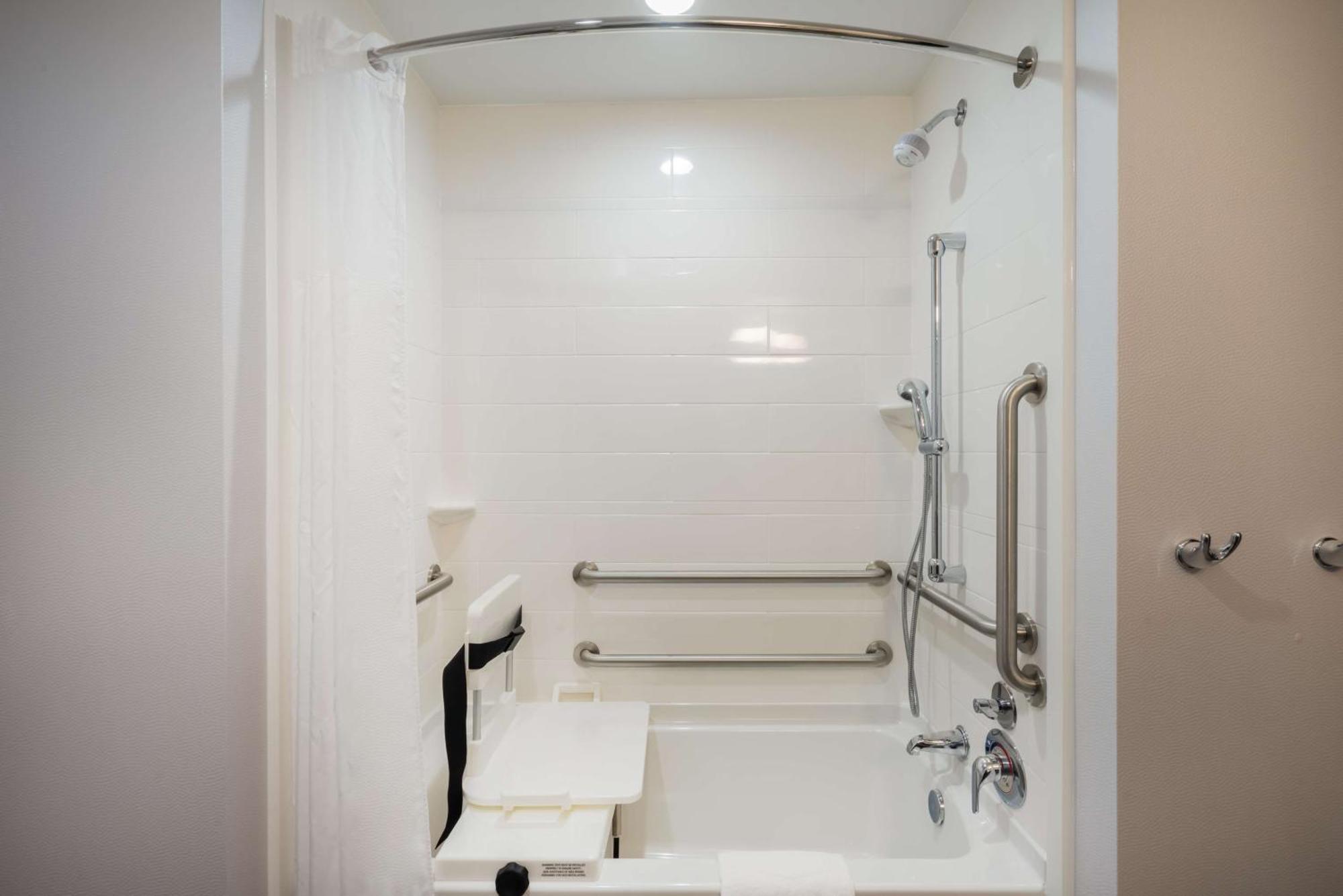 Hampton Inn Newport Eksteriør bilde