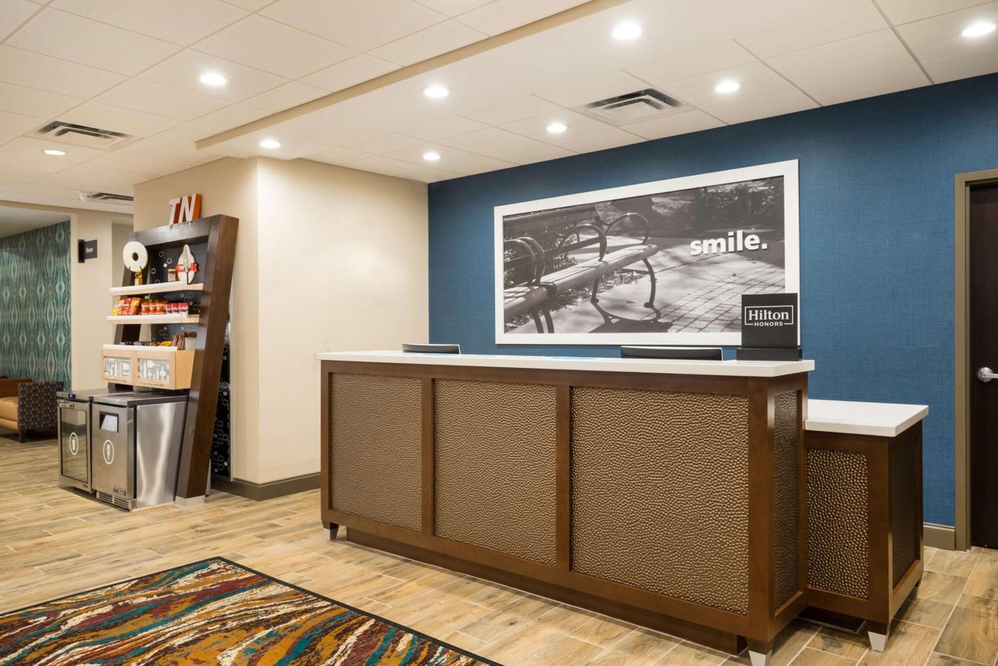 Hampton Inn Newport Eksteriør bilde