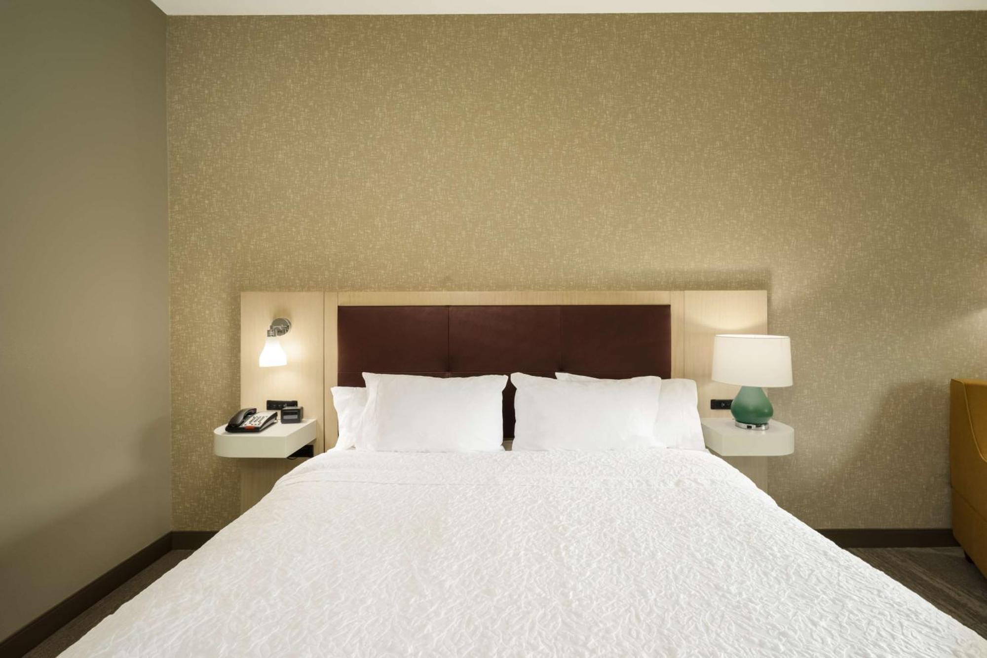 Hampton Inn Newport Eksteriør bilde