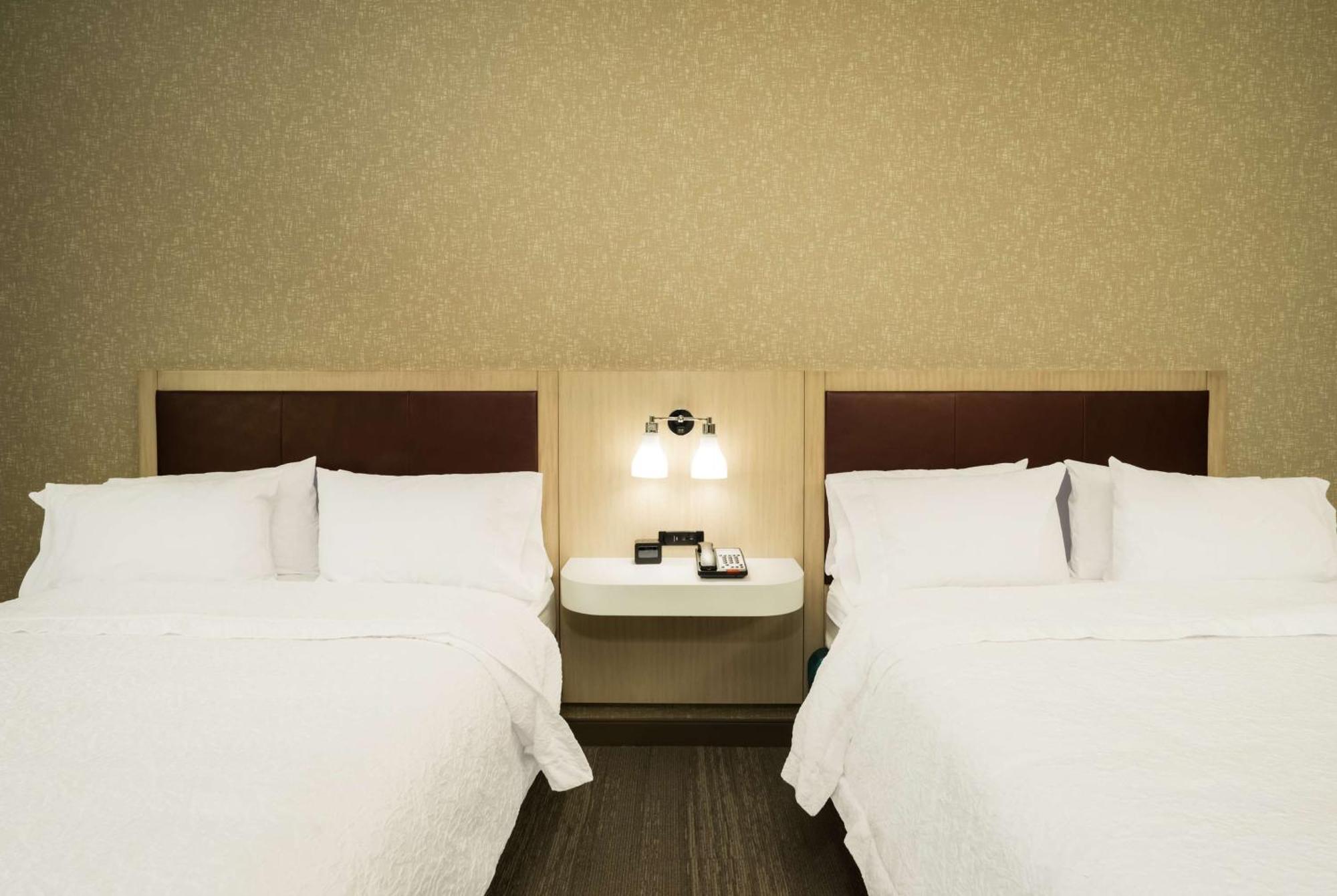 Hampton Inn Newport Eksteriør bilde