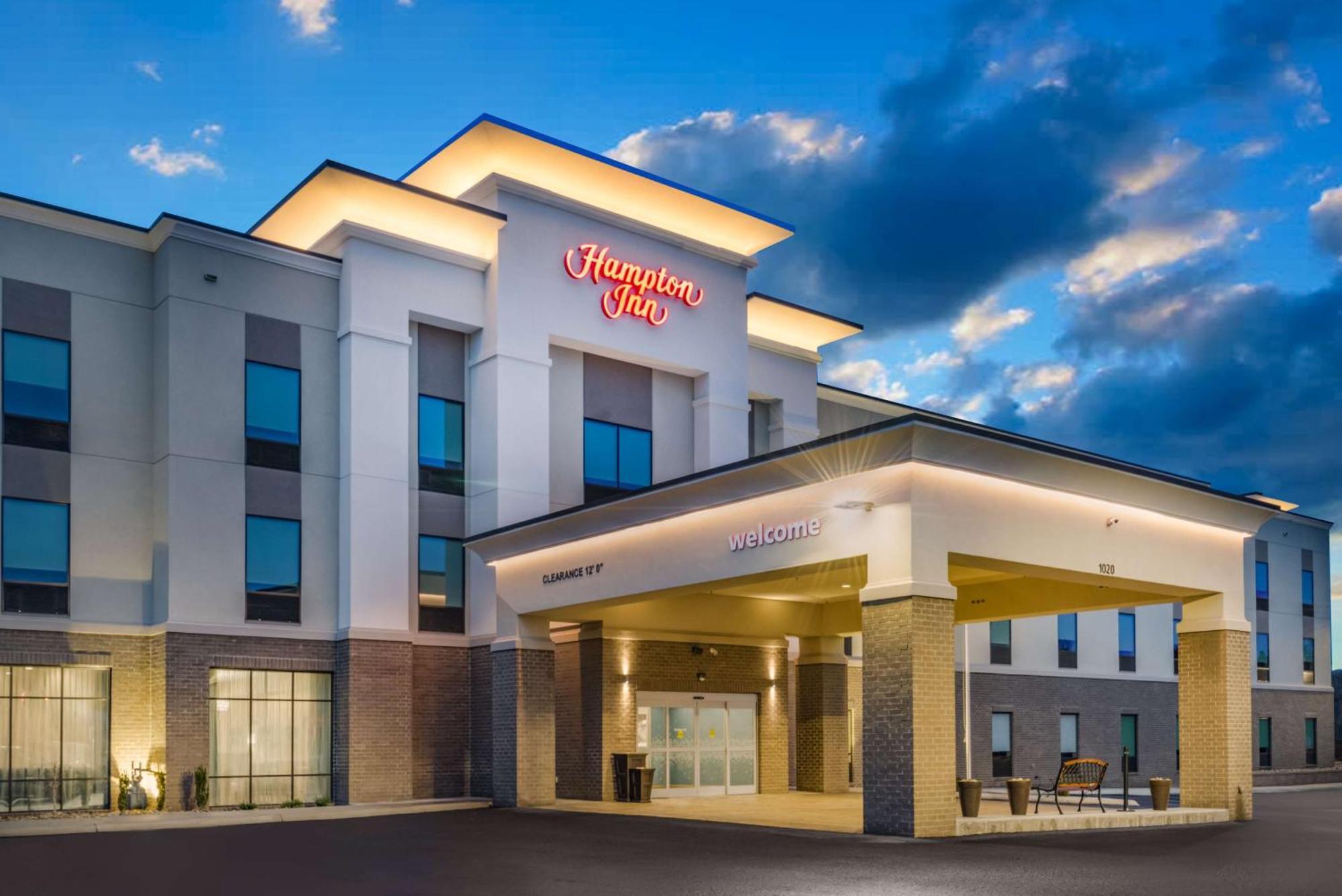 Hampton Inn Newport Eksteriør bilde