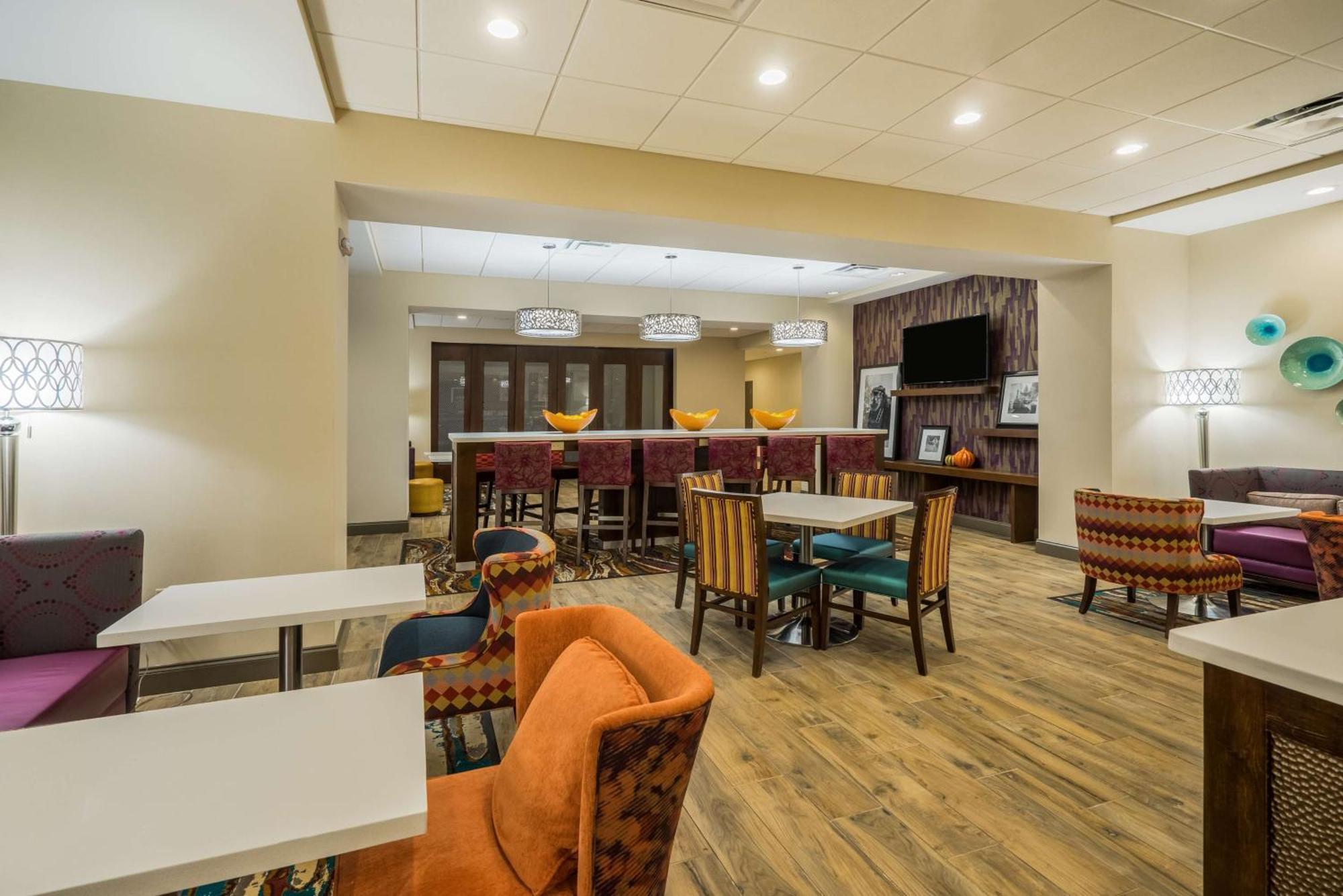 Hampton Inn Newport Eksteriør bilde