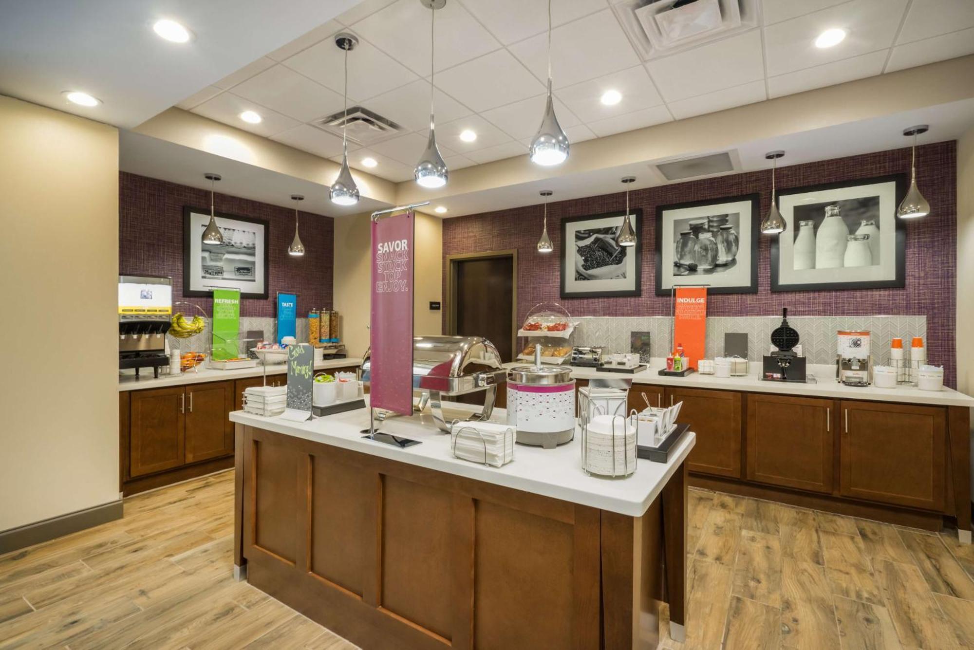 Hampton Inn Newport Eksteriør bilde