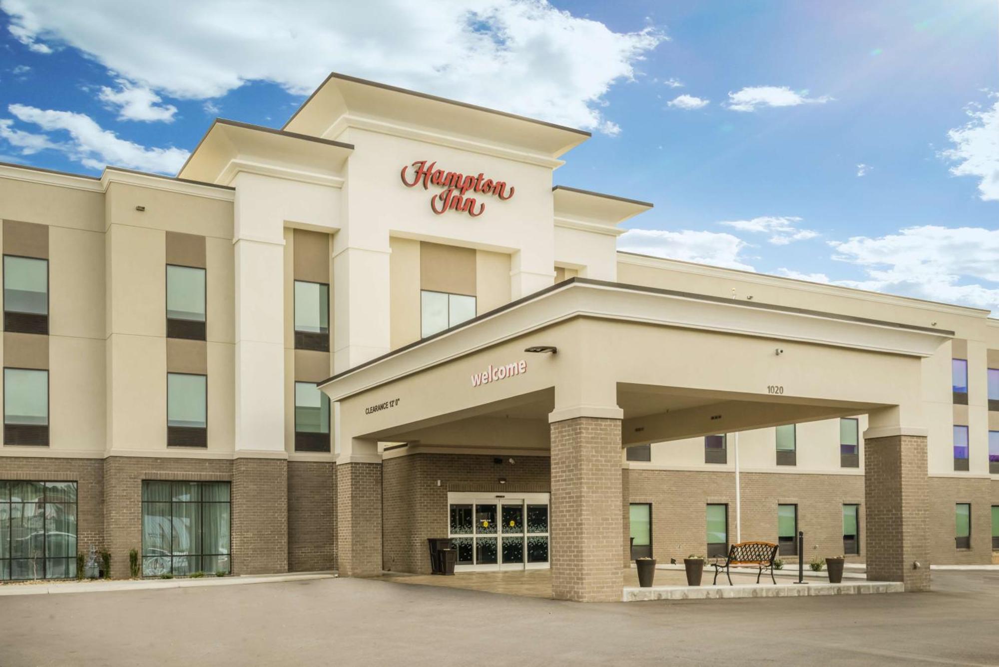 Hampton Inn Newport Eksteriør bilde