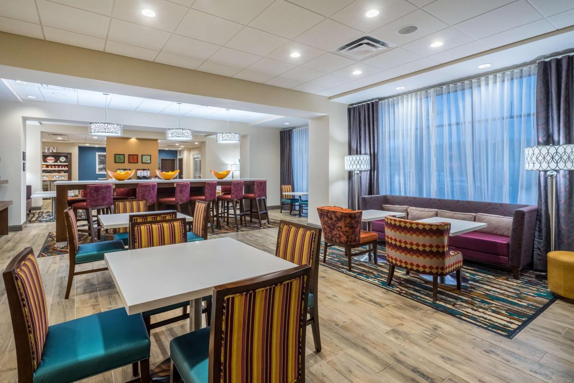 Hampton Inn Newport Eksteriør bilde